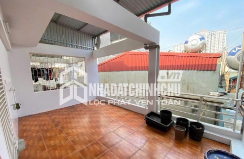 VỊ TRÍ ĐẸP - NHÀ THOÁNG - GẦN Ô TÔ - ĐANG KINH DOANH - NGÕ THÔNG - RA MẶT PHỐ CẦU GIẤY- 35m2 x 8,8 tỷ